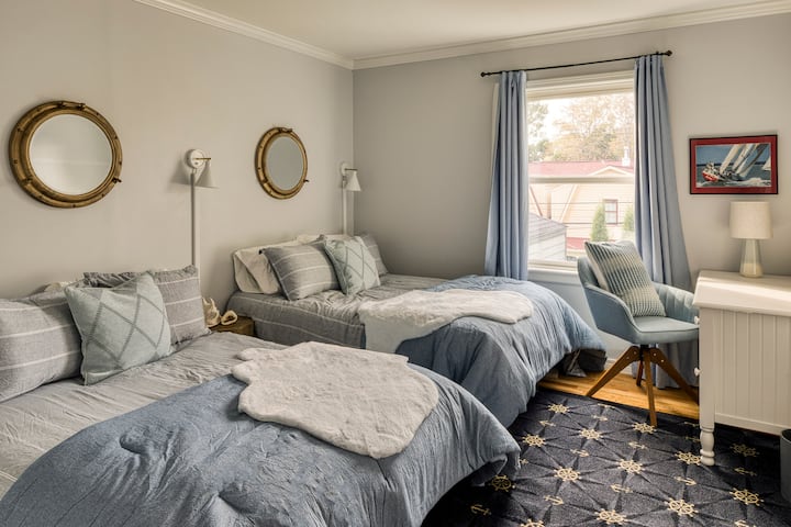 ห้องนอนผู้เข้าพักพร้อมเตียงคู่ 2 หลัง