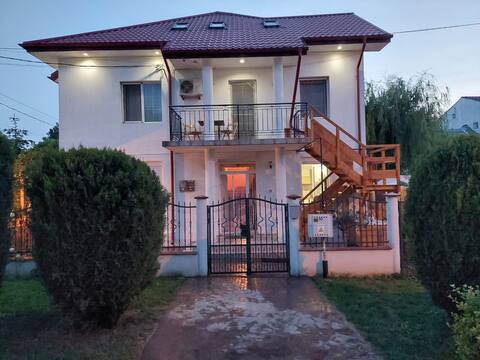 Lovely 3 bedroom with balcony and private yard.