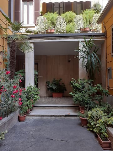 Cosy new quiet flat with patio in central area