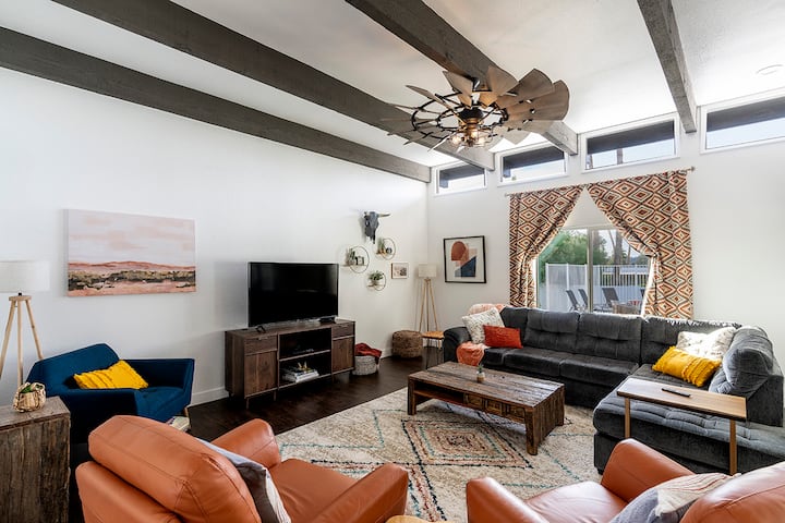 Modern 3br Home W/ Heated Pool, Games & Parking - Phoenix, AZ