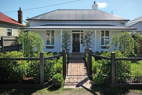 Lauriston House in the heart of Kyneton