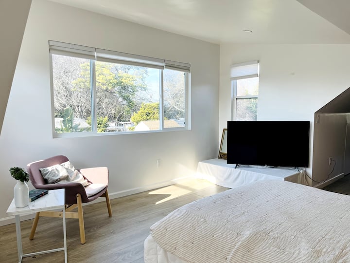 楼上卧室宽敞。