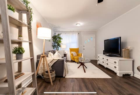 NEW Quaint Bungalow | Ft.Jackson| Downtown|