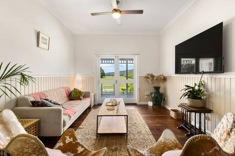 Tulip Cottage - riverfront getaway, close to town