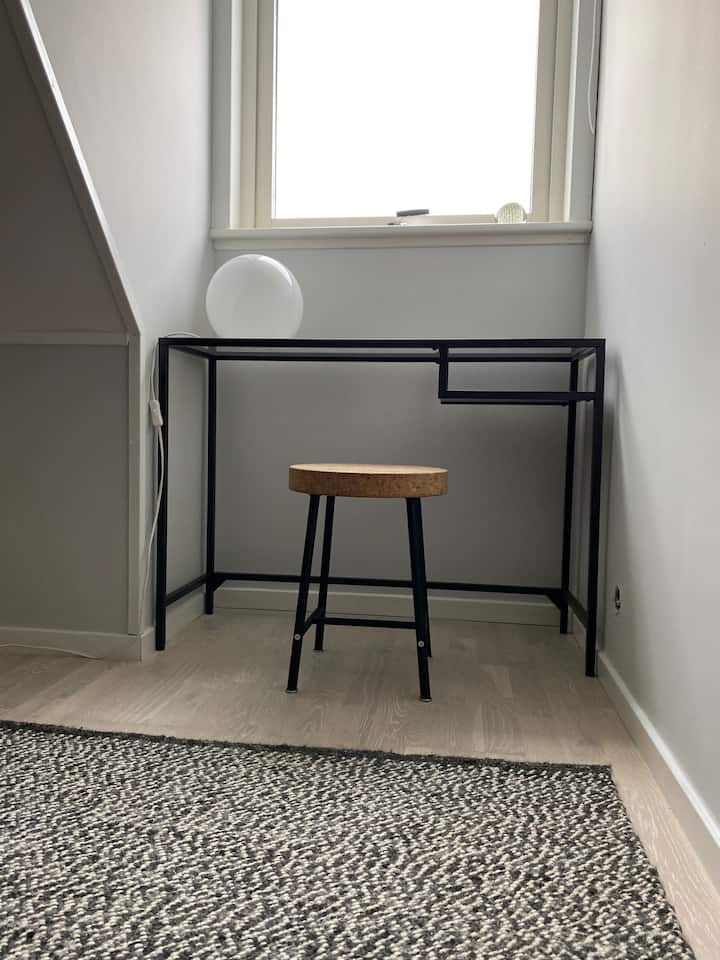 Სამუშაო სადგური მეორე სართულზე 