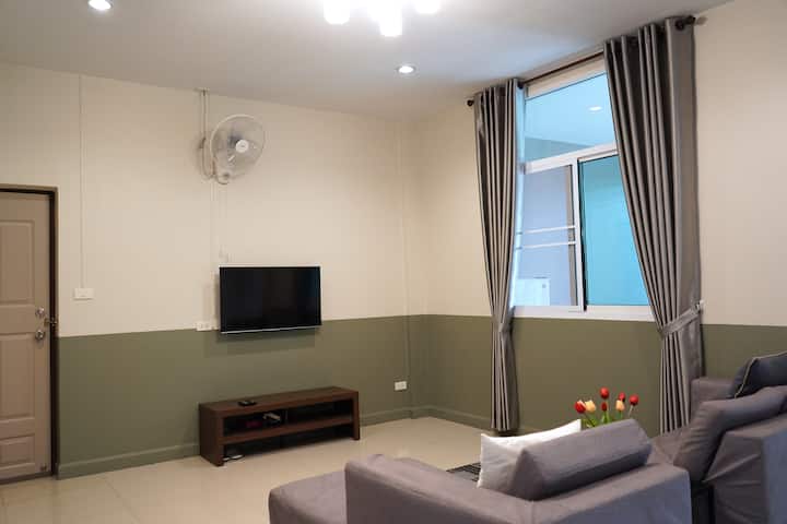 Modern 2-bedrooms Rental Units With Balcony &Pool - Chiang Mai