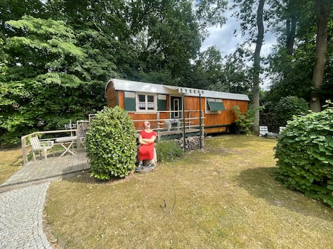 Circus wagon at the Labes country house (Stechlinsee)