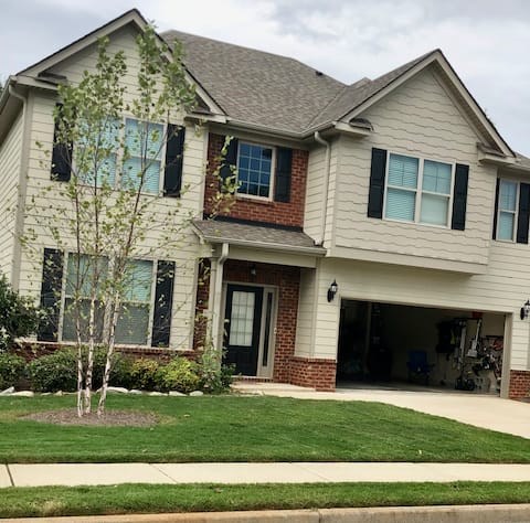 The Newnan Home - Near Highway & More