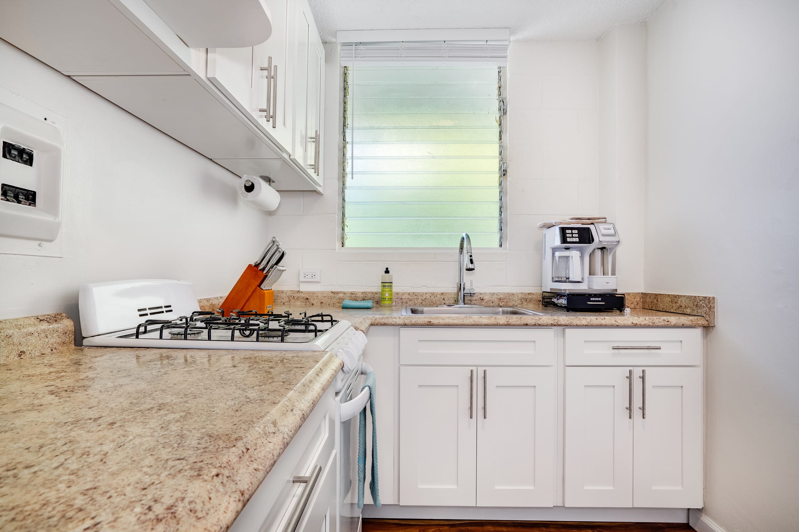 Condo in Honolulu · ★4.73 · 1 bedroom · 2 beds · 1 private bath - Image 4