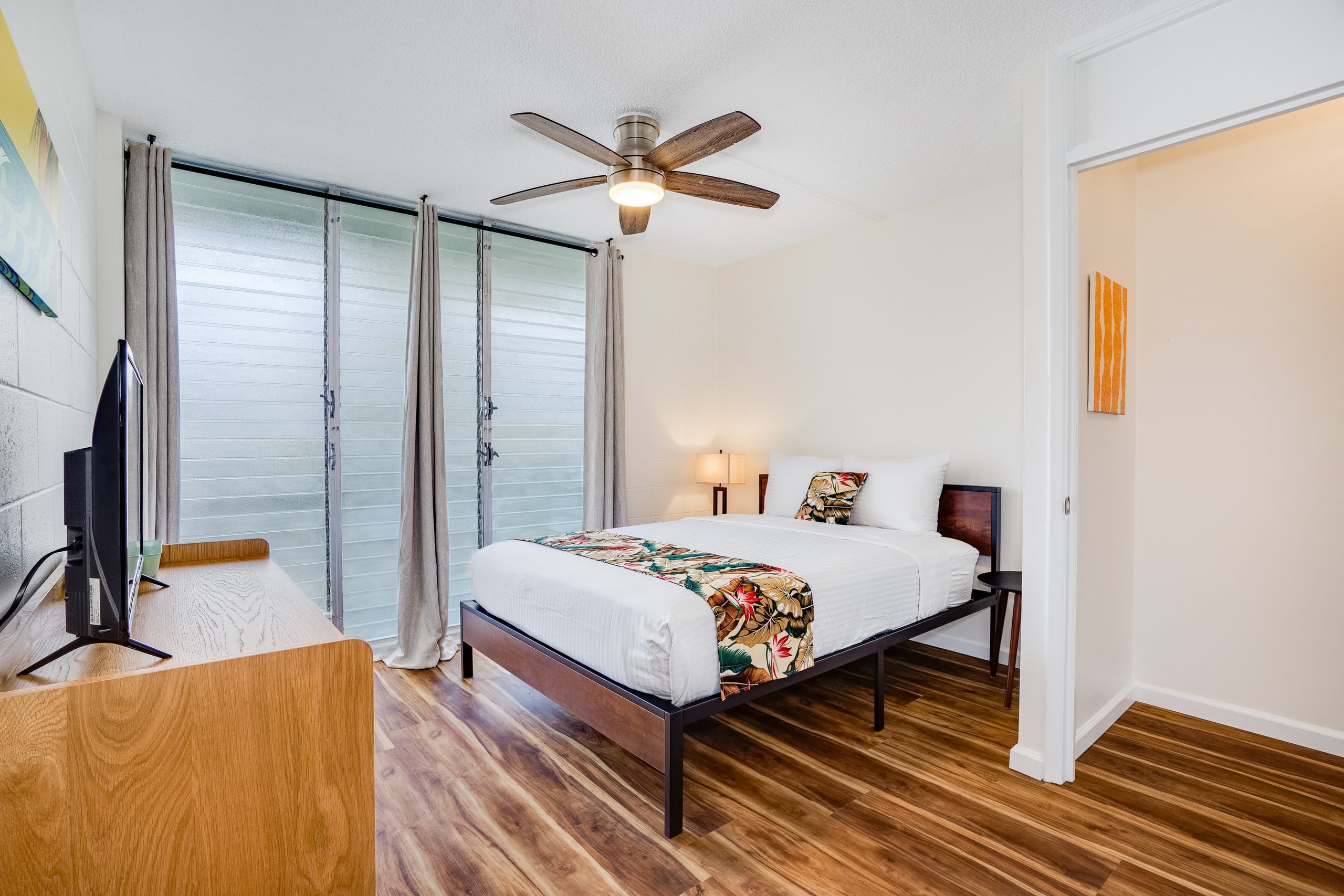 Condo in Honolulu · ★4.73 · 1 bedroom · 2 beds · 1 private bath - Image 10