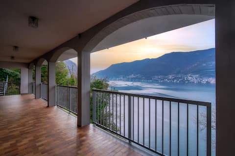 Doctor's House, 5 bedrooms, private parking