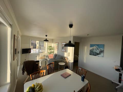 Successful Airbnb property: Snow gum & mountain views - luxury hiking base in Hotham Heights