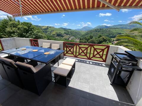 Gite Xoriekin Louhossoa, splendid mountain view