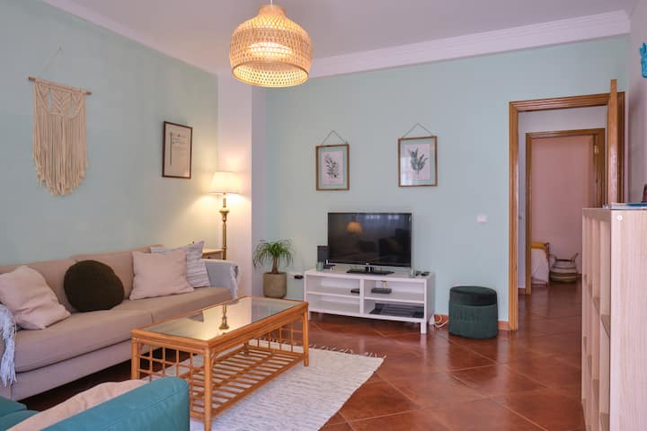 Casa Furtado, Old Town House W/ Patio Near Beaches - Lagos