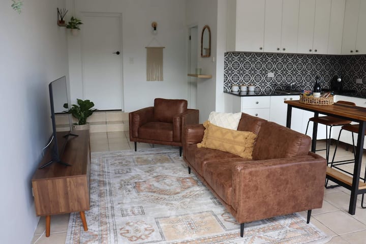 2 Bedroom Unit On Wamberal/terrigal Beach. - Terrigal