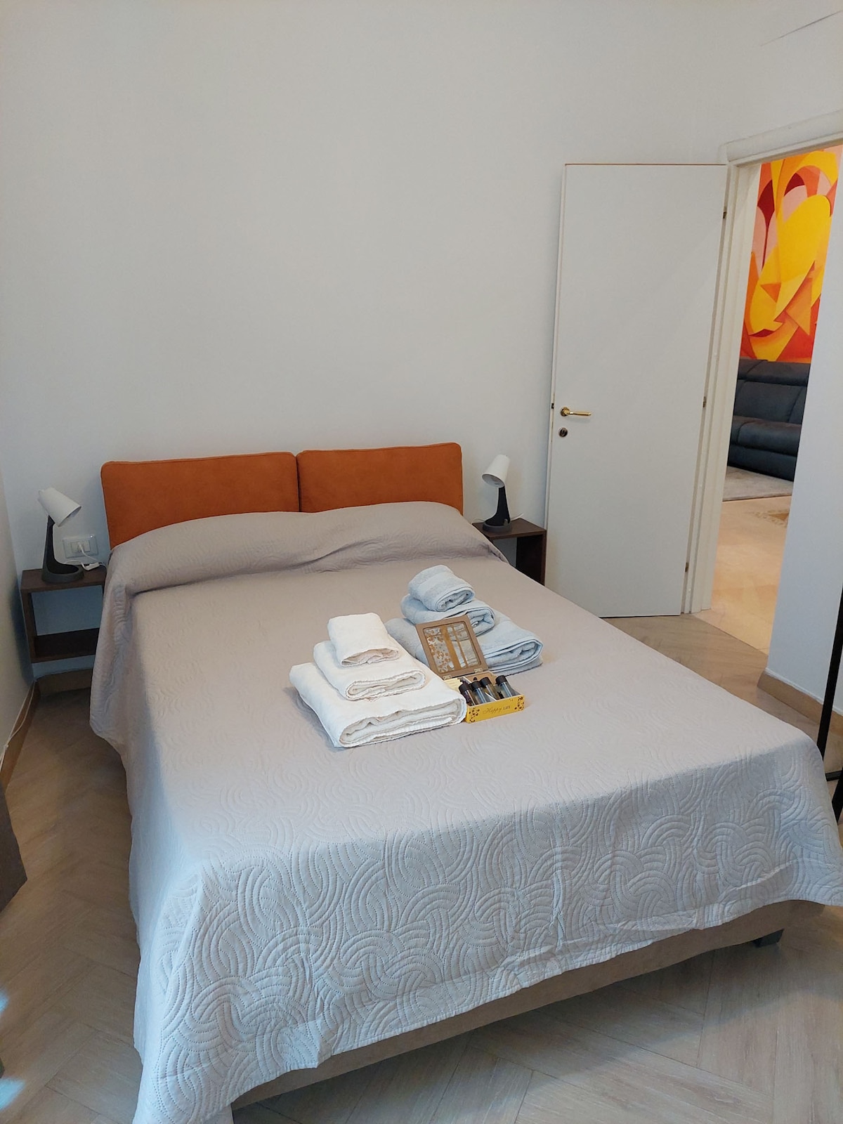 Chumba cha kulala cha 1 chenye mtindo wa Kifaransa wa kitanda mara mbili 