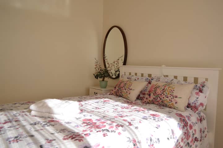 Dormitorio, mucha luz.