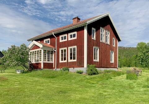 Charming summer house on the sea plot in the heart of the High Coast