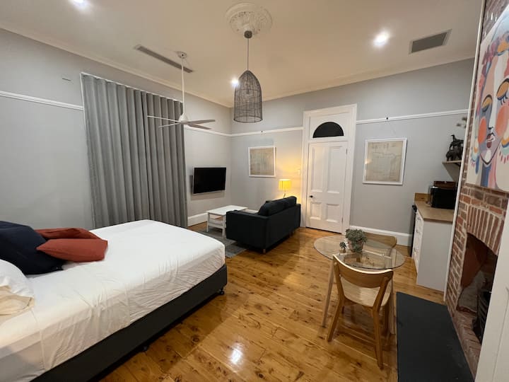 Weerona King Suite - Right In The Centre Of Mudgee - Mudgee