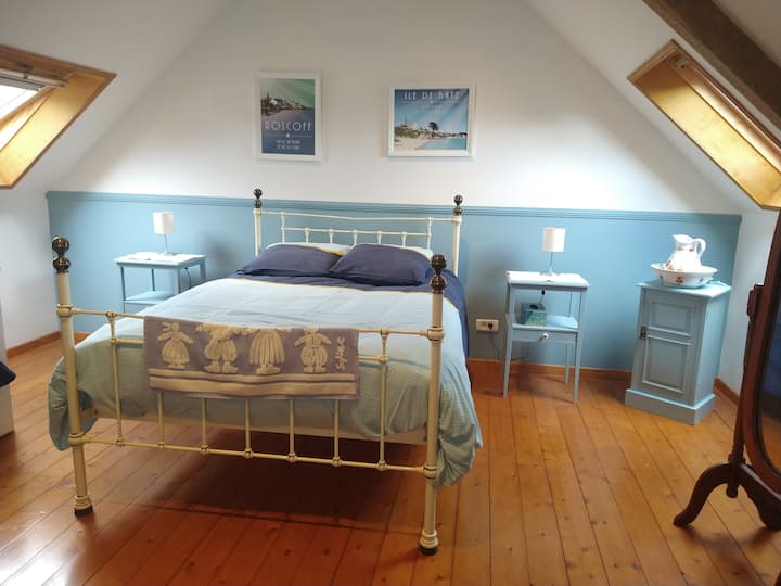 Bedroom with double bed and a single bed