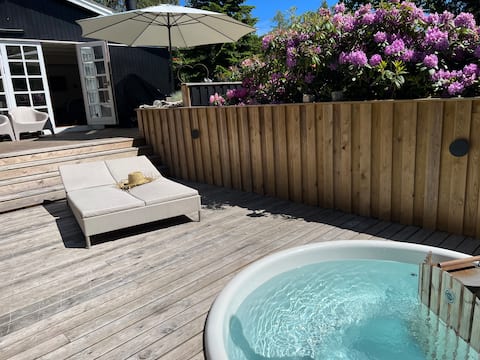 Secluded gem with wilderness bath