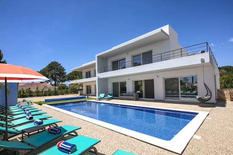 Stunning Contemporary 6 bedroom villa, games room