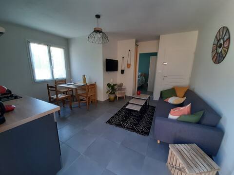 Peaceful apartment between the sea and the mountain