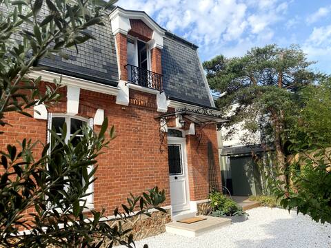 3 bedroom house & garden, luxury, quiet, shops/RER