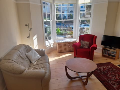 Top performing Airbnb: 3 bedroom terrace with sea views in Ilfracombe. in Ilfracombe