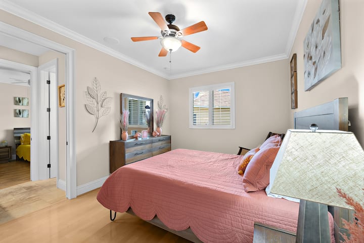 Segundo dormitorio con cama tamaño queen