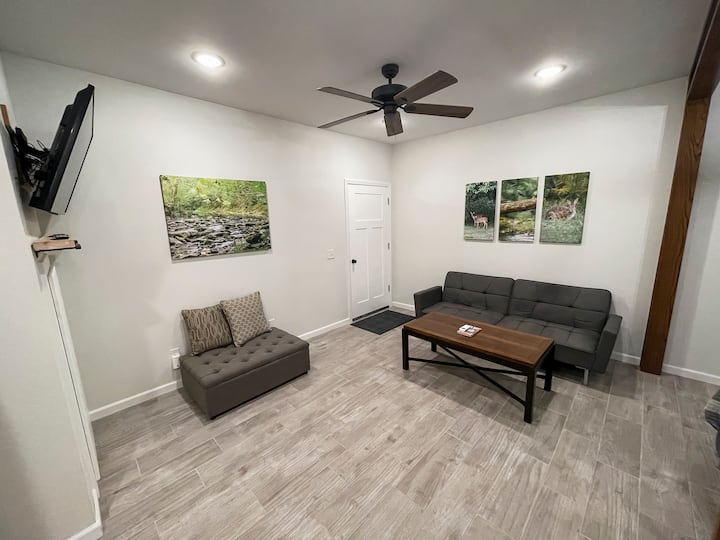 🏡Cozy Country Barn Retreat 💻 Wifi 🔥 Firepit 🪑Patio - Fayetteville, AR
