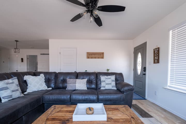 *Pristine* Star-studded Stay; Great For Families! - Alpine, TX