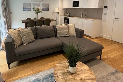 New modern 2 bedroom apartment with pool & parking