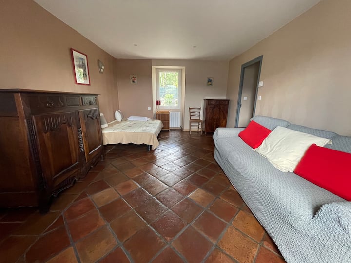 Maison En Pierre, Dans Un Environnement Calme - Gramat
