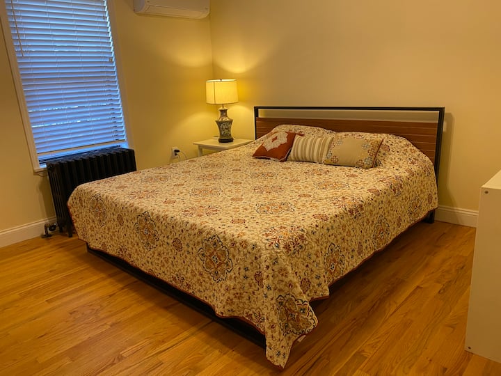 Dhoma kryesore e gjumit - krevat dopio "king"