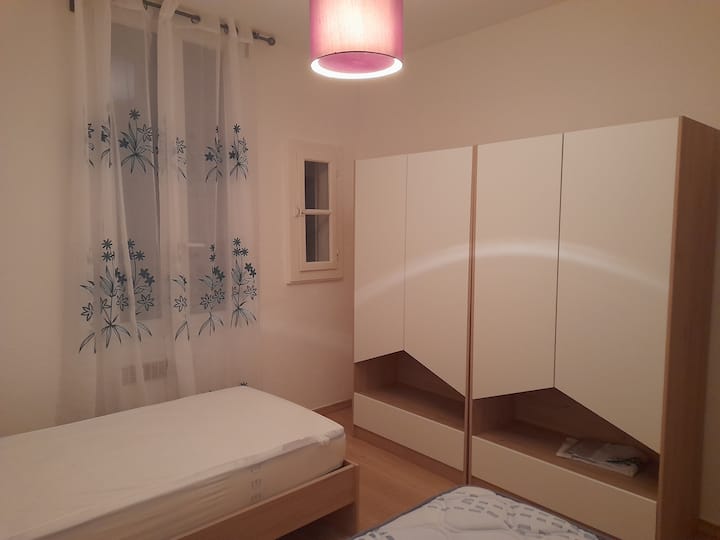 Chumba cha kulala 5
2 vitanda vya mtu mmoja 90 X 190