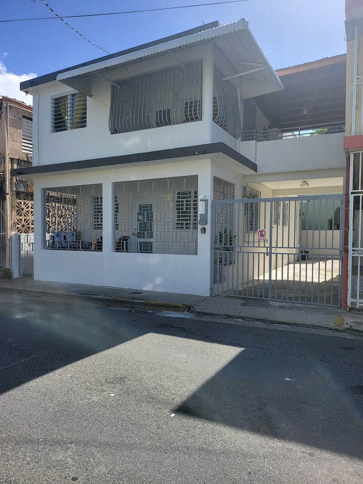 3Bedroom Small House Near Ocean ParkLoiza Street Houses for Rent in