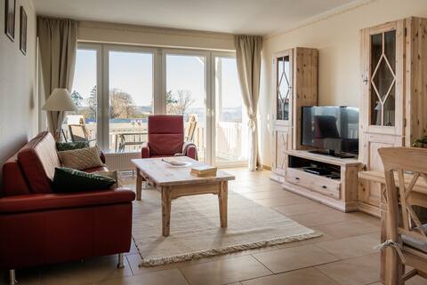 wonderful apartment with panoramic sea views