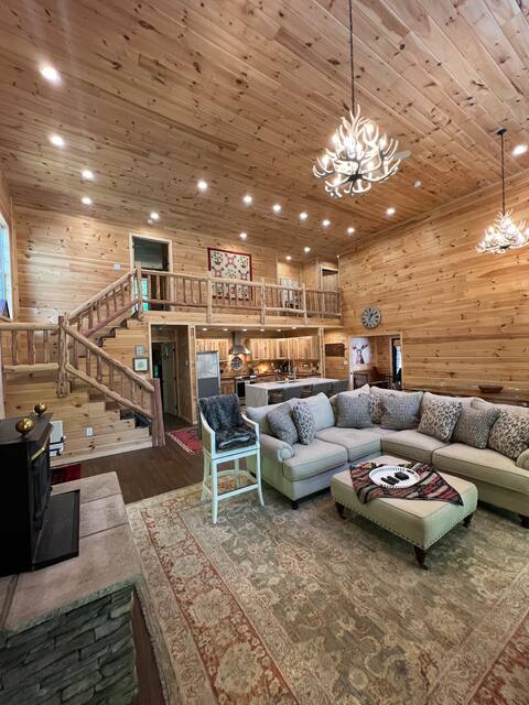 Luxury Secluded Retreat at Wolf Creek Marina