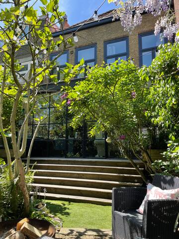 Beautiful 5 bed house in the heart of The Hague gallery image 3