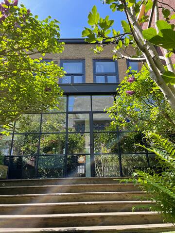Beautiful 5 bed house in the heart of The Hague gallery image 2