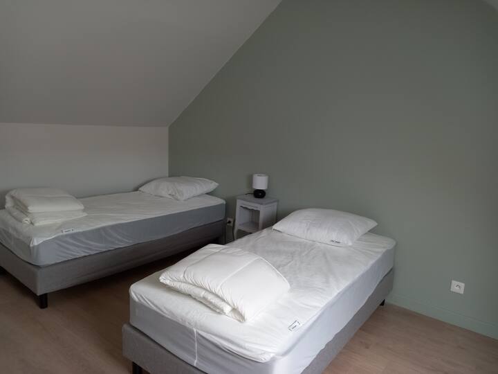 Spavaća soba 3 na katu (14 m²) s 2 kreveta 90 x 190