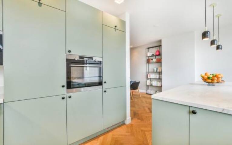 3-Floor Luxury Apt in Cozy Street in Center of AMS gallery image 4
