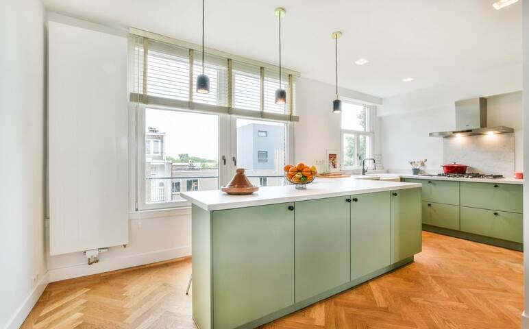 3-Floor Luxury Apt in Cozy Street in Center of AMS gallery image 2