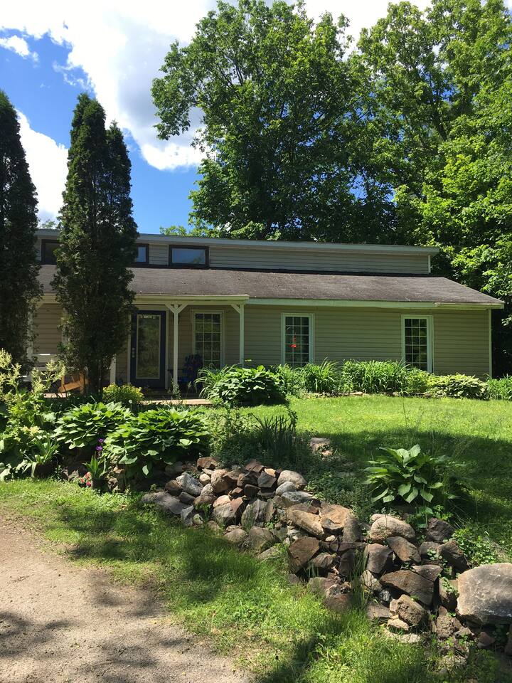 Artist Retreat private 1 bedroom cottage Cottages for Rent in Arden