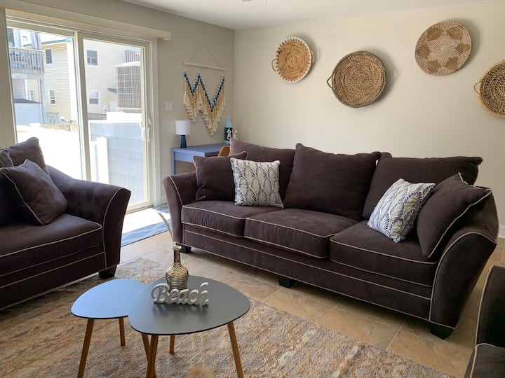 Walk To Downtown Sea Isle: Beach 5 Br + Bonus Room - Ocean View, Dennis, NJ