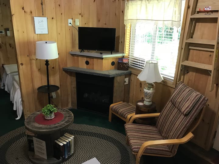 Cozy, Rustic 1-bedroom With Fireplace - Lake Winnipesaukee, NH