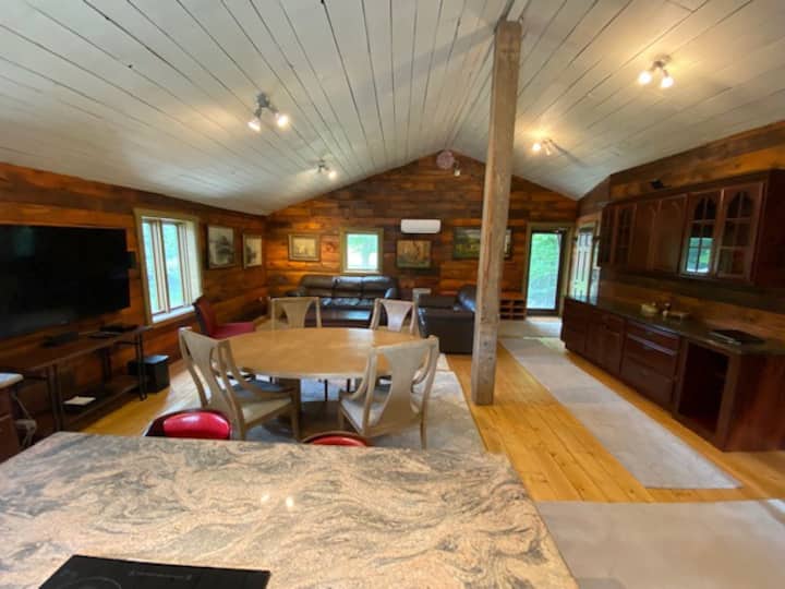 Spacious studio on 200acre farm Guesthouses for Rent in South