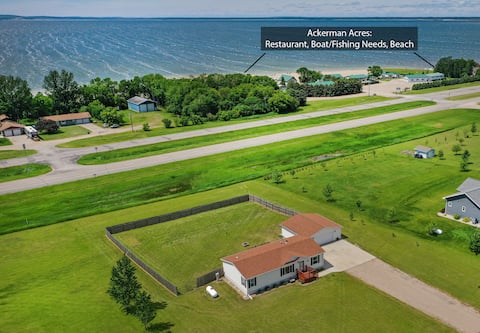 Three bedroom home on a large lot with a lake view