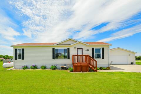 Three bedroom home on a large lot with a lake view